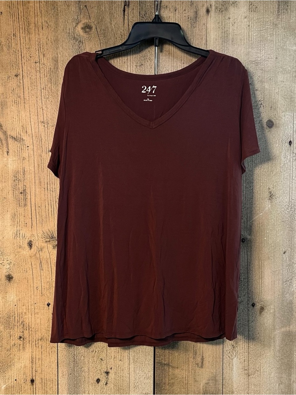 247 Women's V-Neck Short Sleeve Tee in Burgundy
